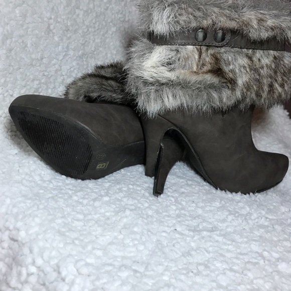 Women’s fur bootiesBRAND NEW. NWOT - Picture 3 of 4